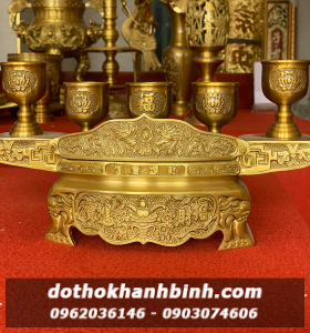 Bộ ngai chén thờ bằng đồng